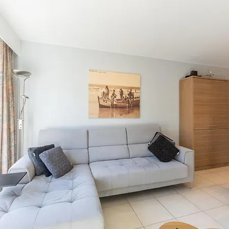 Spacious With Sun-facing Terrace Apartament Middelkerke