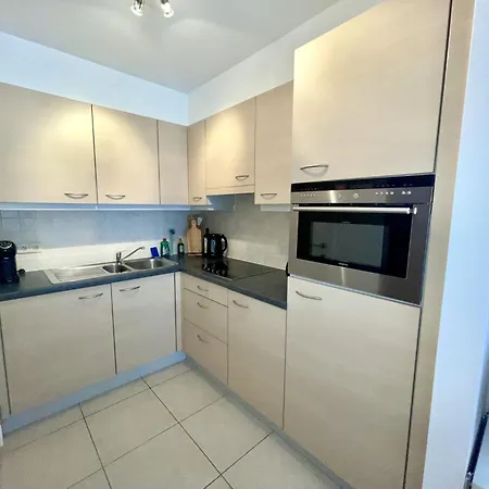 Spacious With Sun-facing Terrace *