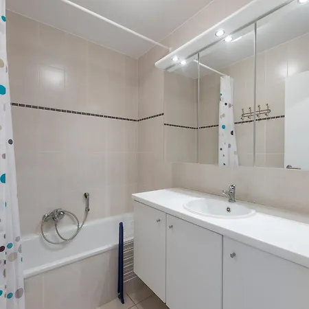 Spacious With Sun-facing Terrace